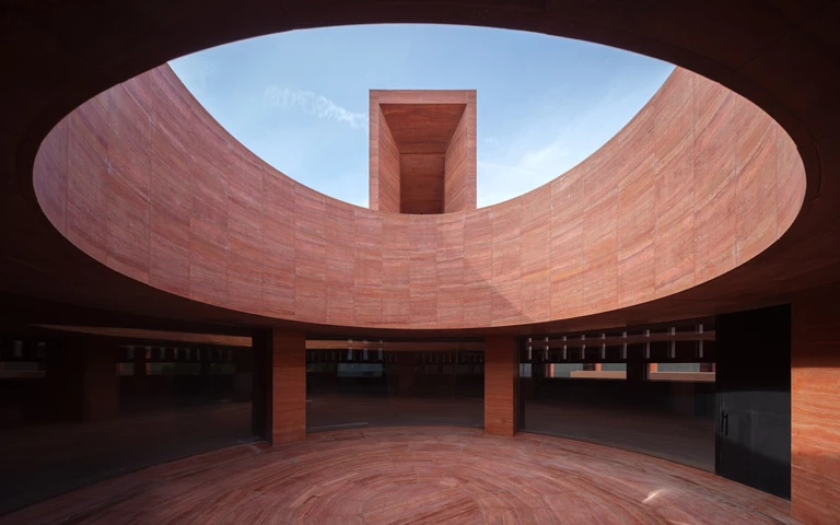 Miejski monument. Rozbudowa Qujiang Museum of Fine Arts