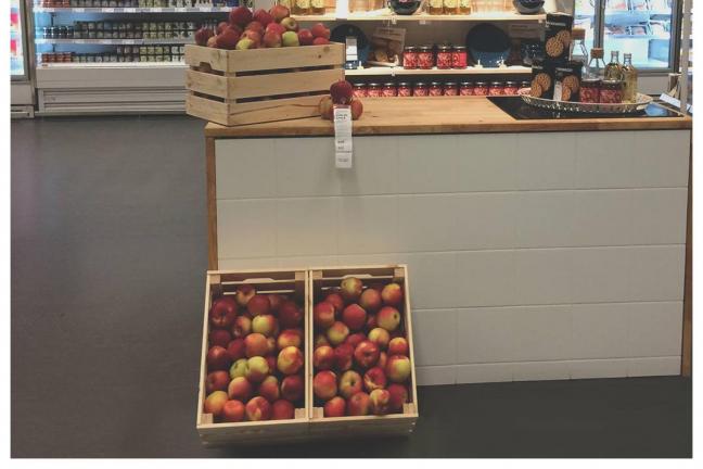 Reakcja IKEA na pogryzione atrapy jabłek w Lublinie