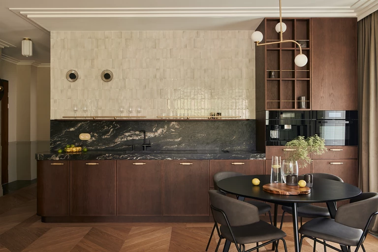 Romans modernizmu z Art Déco. Zaglądamy do 70-metrowego mieszkania na gdańskiej Oliwie