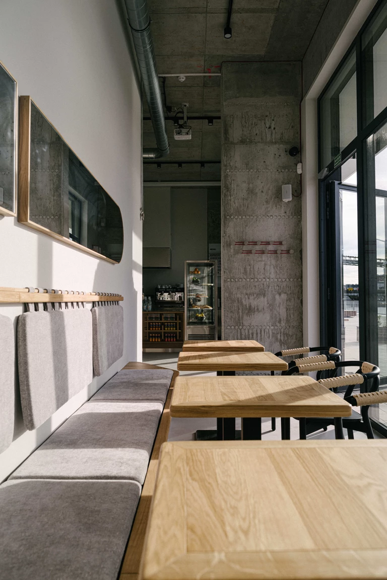 Nowy lokal w Szczecinie. Minimalistyczne Pentra Cafe-Bistro leży tuż przy marinie