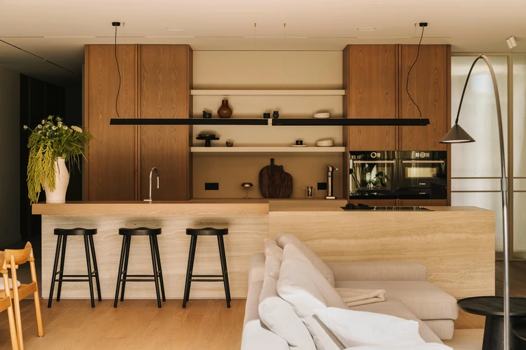 Dom zanurzony w lesie. Projekt EMWE Studio pod Wrocławiem