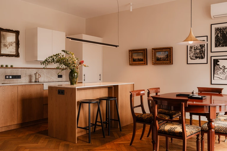 Ponad 100 metrów eklektycznego mieszkania w sercu Saskiej Kępy