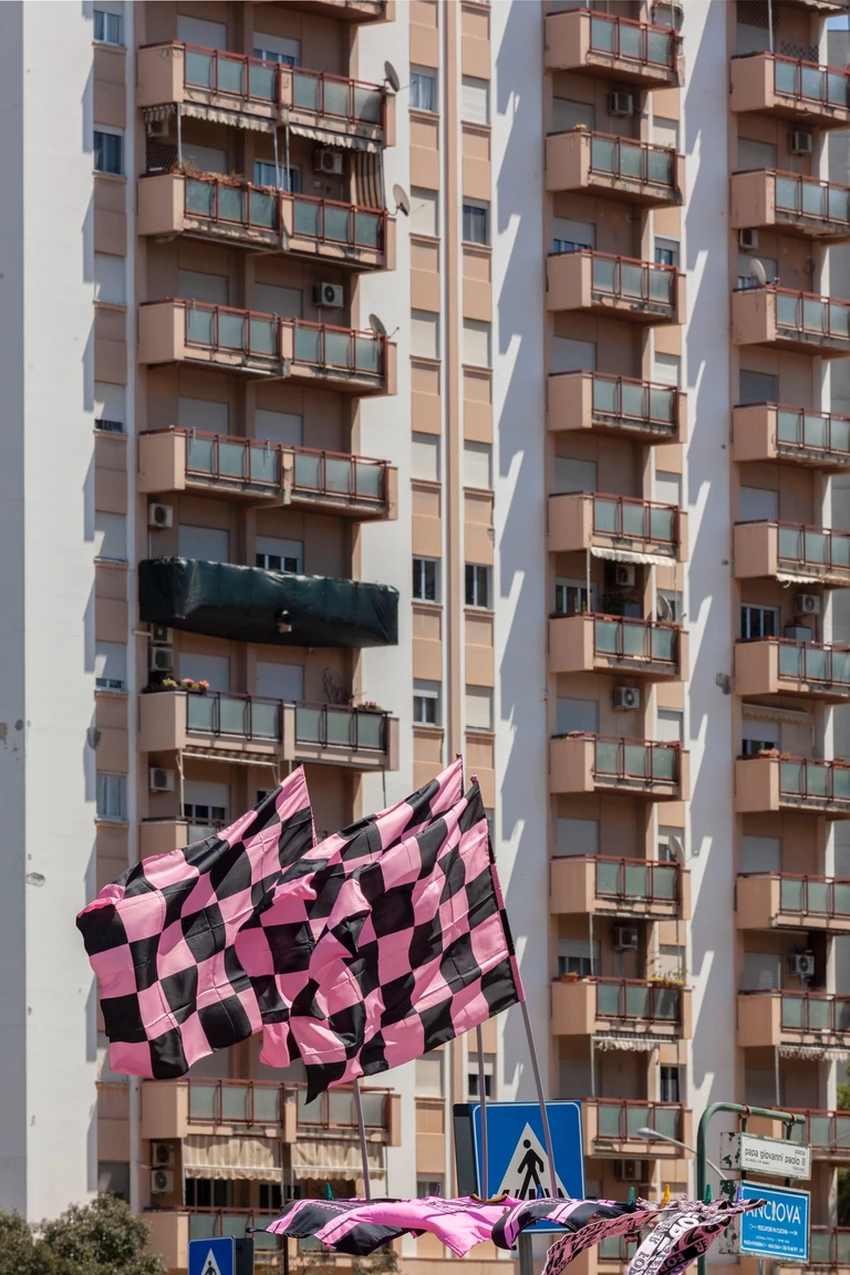 Nie przegap: Wystawa „Borderline Modernity” – fotografie Giovanny Silvy to wiwisekcja architektury w Polsce i na Sycylii