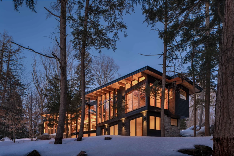 Jak odpoczywa Shane Hollander? Słynna chatka z „Heated Rivalry”