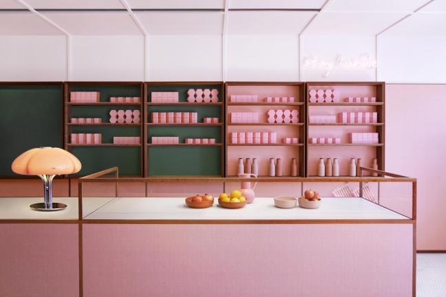 Pizzeria in pink