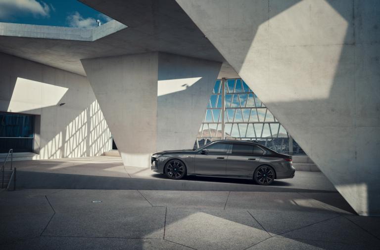 Dekonstrukcja nowego BMW serii 7. Jak BMW z producenta samochodów stało się trendsetterem luksusu?