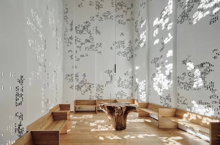 Spokój, światło i fraktale. Fractal Chapel z tytułem World Interior of the Year 2025