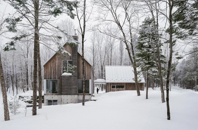 Zabawa w zimno-ciepło. Chalet du Ruisseau w kanadyjskim Potton
