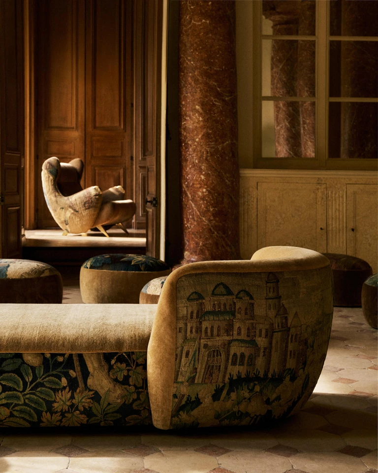 Meble obite XVIII-wiecznymi tapiseriami? Nowa kolekcja od Pierre Augustin Rose