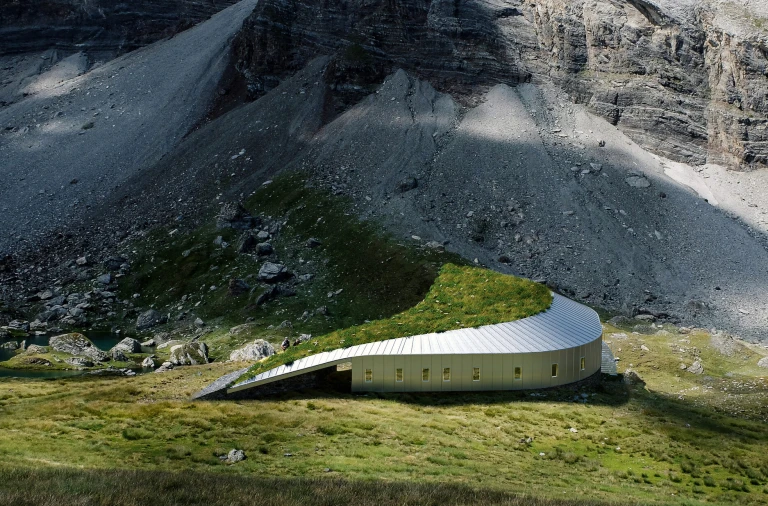 Snøhetta odbuduje schronisko w Pirenejach. Dla takich widoków i architektury warto wyruszyć na szlak