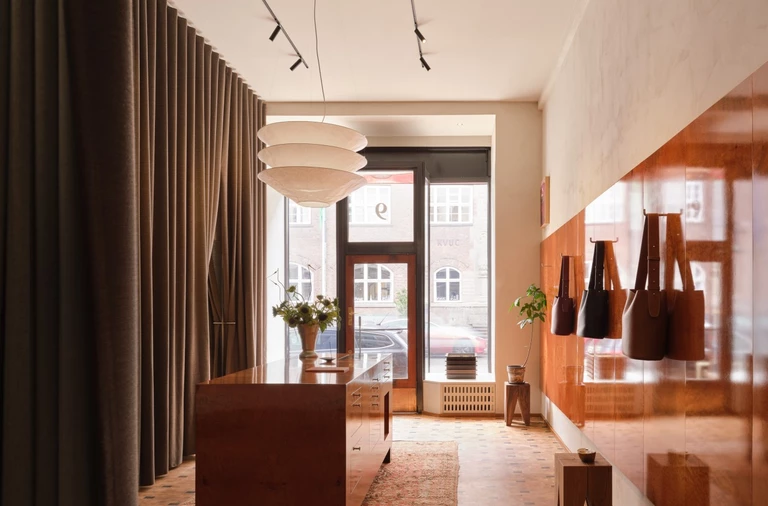Szkatułka w rozmiarze XXL. Flagowy butik Lié Studio w Kopenhadze
