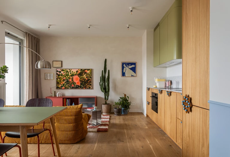 53 m² w Gdańsku urządzono w skandynawskim stylu. Czuć tu nadmorski klimat