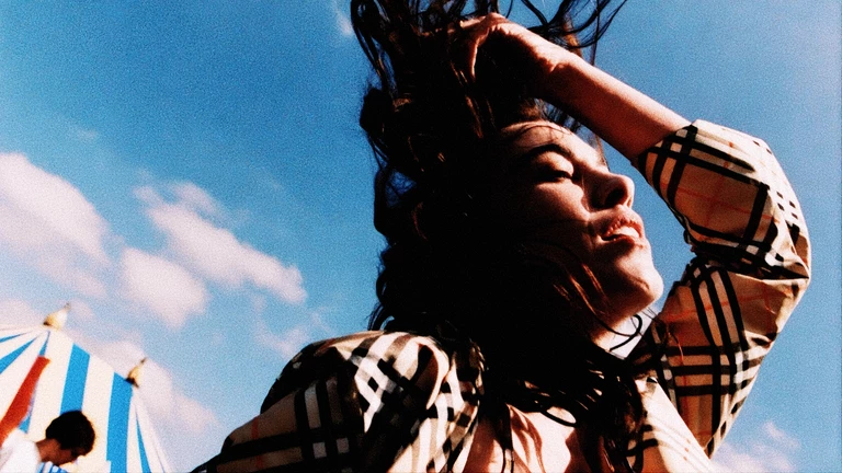 Burberry - gabardyna i ikoniczna kratka