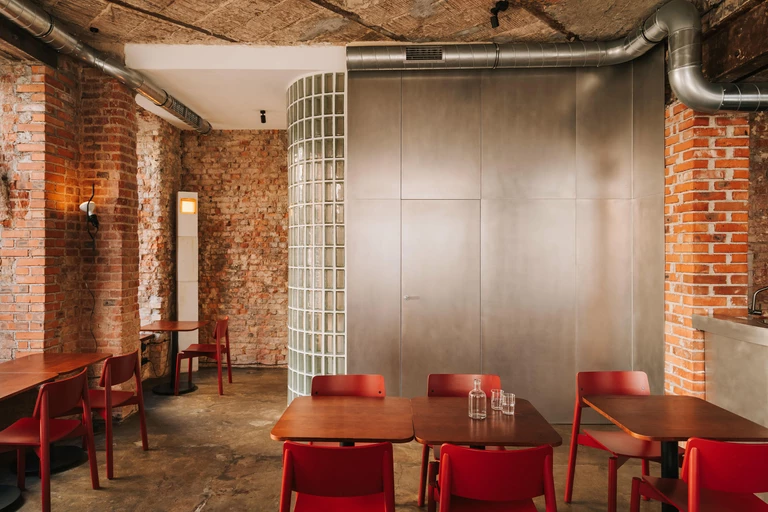 Industrialna czułość. Neobistro Łyk w Poznaniu