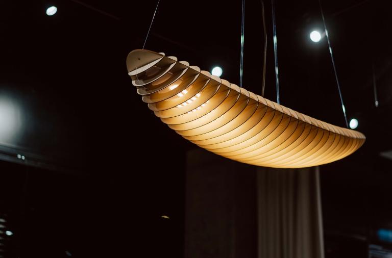 Lampy TAR oświetliły nowo otwarty showroom fińskiej firmy meblowej ISKU