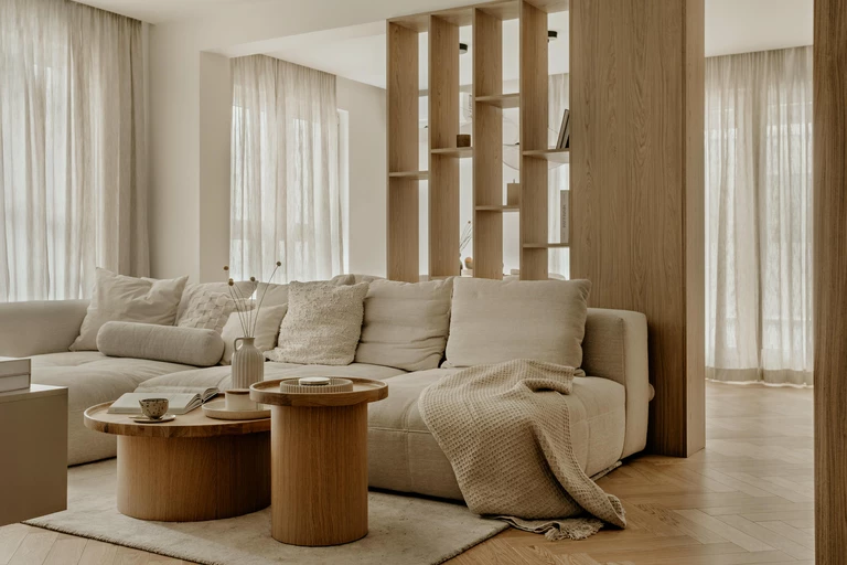 Niecałe 75 metrów miękkiego minimalizmu dla młodej pary z psem