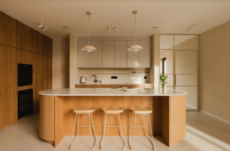 Dom na skraju lasu. Spokój i naturalna harmonia według pracowni Habitat