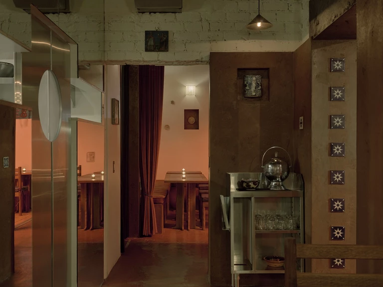 Kuchnia w kadrze. Café Tondo według projektu Aunt Studio