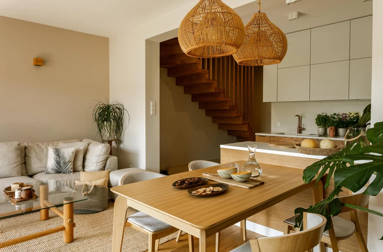 Trawertyn na pierwszym planie. Zaglądamy do wrocławskiego bliźniaka