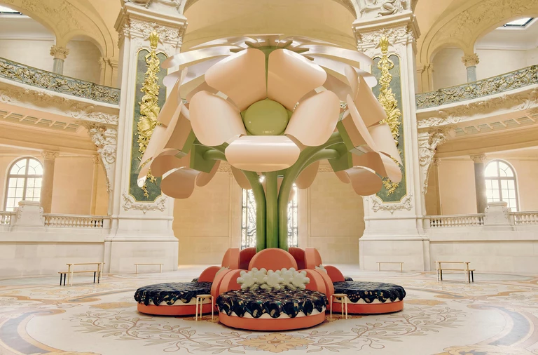 W zabytkowym Grand Palais wyrósł wielki kwiat. Instalacja na Paris Design Week