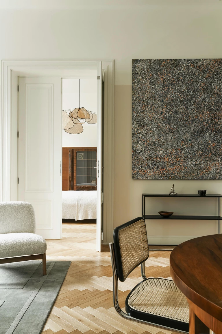 Eklektyczna elegancja w krakowskiej kamienicy. Mieszkanie projektu One Desk