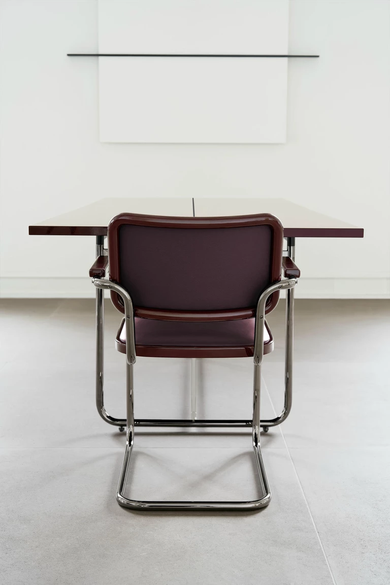 Projektantka mody oddaje hołd Bauhausowi w nowej współpracy z Thonet