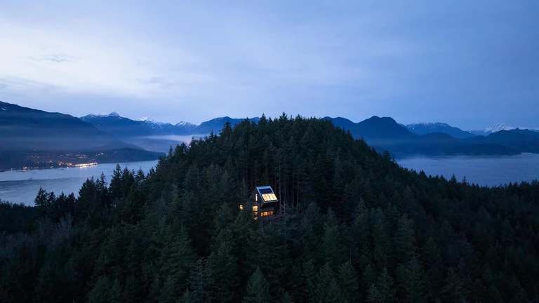 Escape from the City? The Nest – a Self-Sufficient Sanctuary in the Treetops