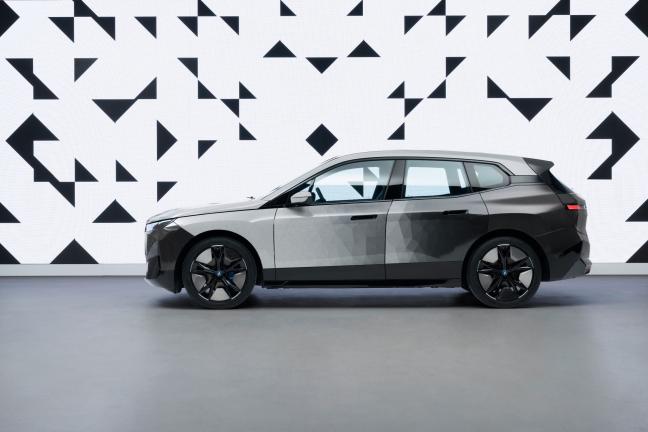 BMW prezentuje samochód zmieniający kolor