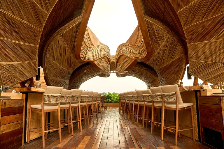 Sanctuary Bangkok: bar jak rzeźba wśród chmur z prestiżową nagrodą