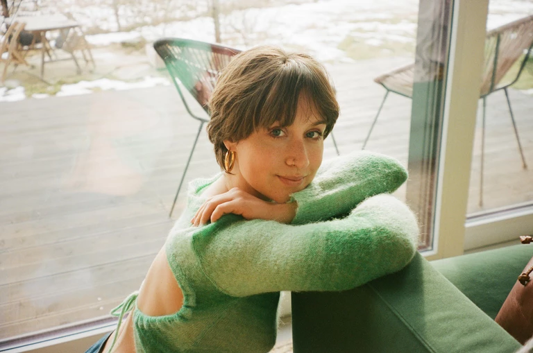 Jak oswoić zimę? Rozmowa z Julią Ziółkowską (livebetterpl) o łagodności wobec siebie i wspierających nawykach