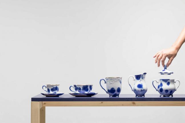 „Ślad człowieka” na ćmielowskiej porcelanie
