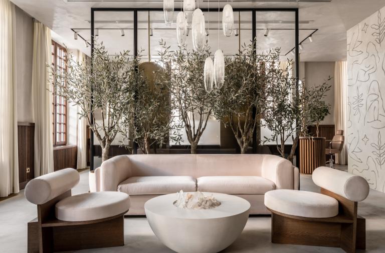 Femininity in a luxurious edition
