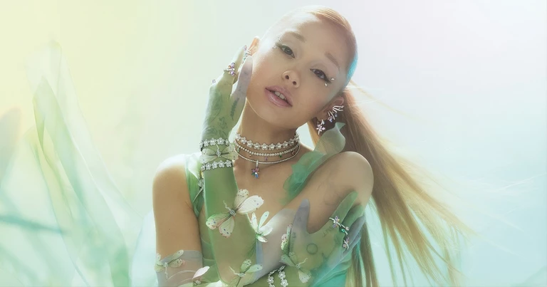 Bajecznie wiosenne ważki Ariany Grande x Swarovski