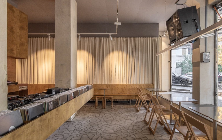 BAR TON – pierwszy listening bar w Bukareszcie