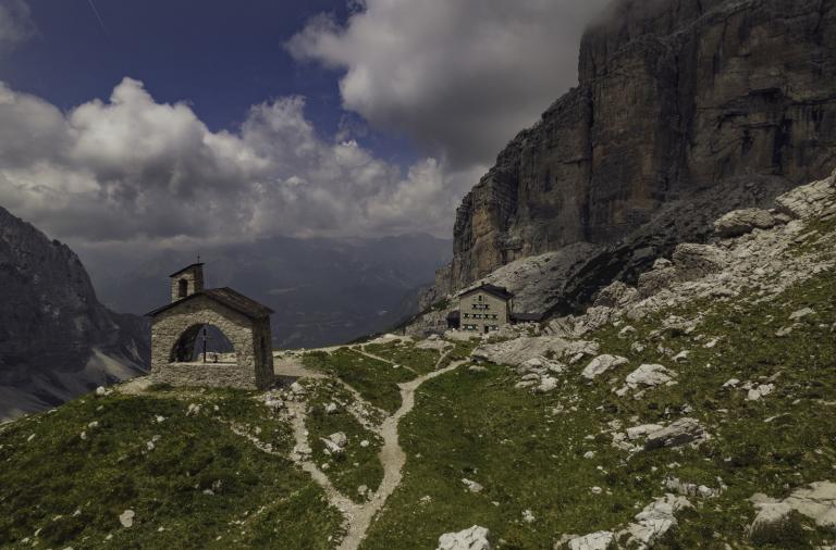 Włoska robota, czyli majstersztyk architektoniczny między skałami Dolomitów