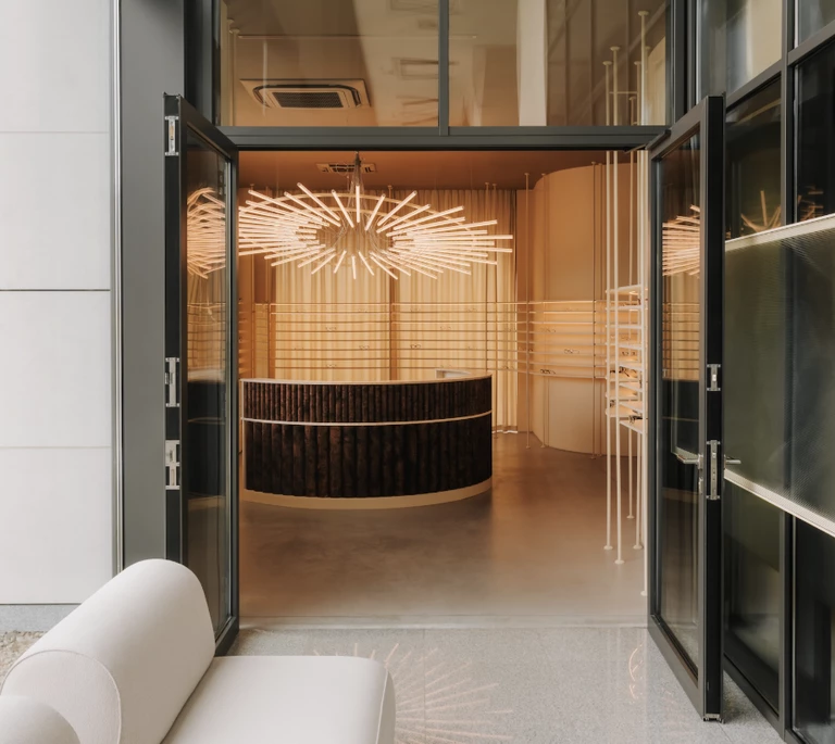 Auga Clinic – wnętrze, które prowadzi wzrok