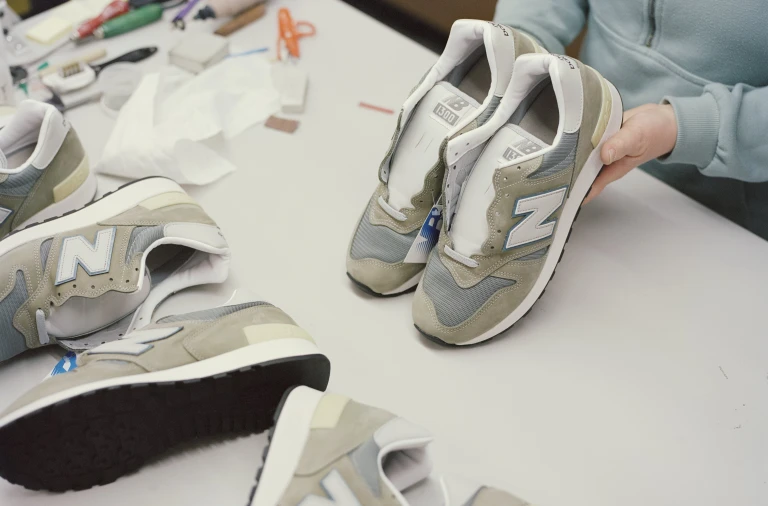 New Balance 1300 JP – ikona designu made in USA w ponadczasowej szarości