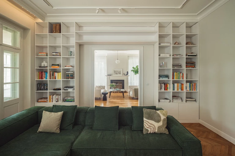 Światło, lastryko i rygor formy. Nowe życie w katowickim Domu Oświatowym