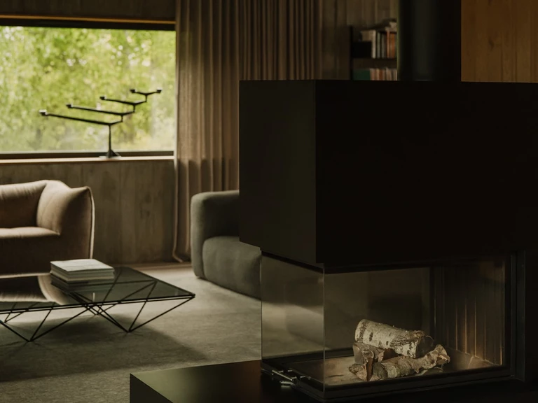 Z betonu i dębu. Zaglądamy do przytulnego domu pod lasem