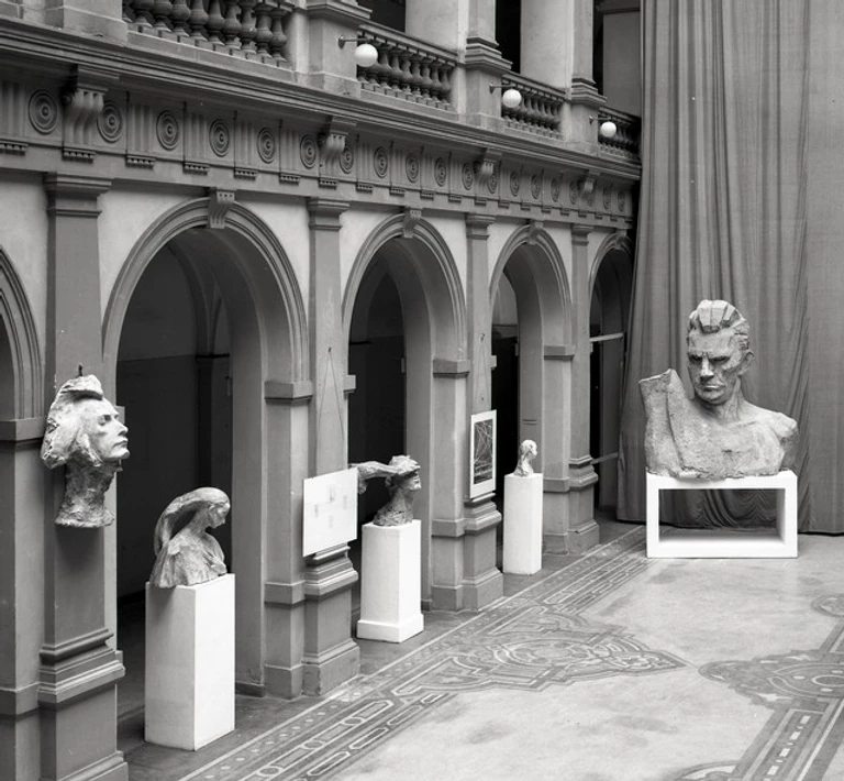 Znów zobaczymy „Popiersie robotnika”. Rzeźba Xawerego Dunikowskiego wraca do ekspozycji Pawilonu Czterech Kopuł na stałe