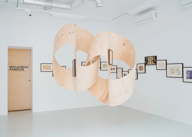 Od jutra „Wojciech Fangor. Szkic do życiorysu” w Olszewski Gallery