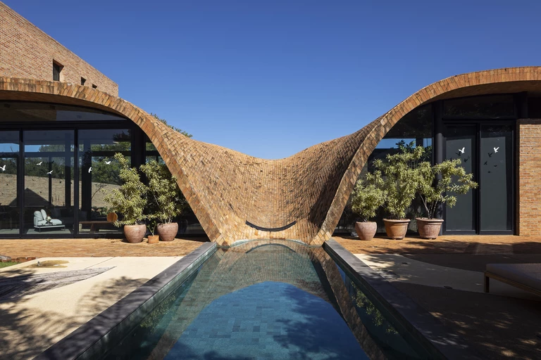 Pasywny dom z trójkątem w roli głównej 