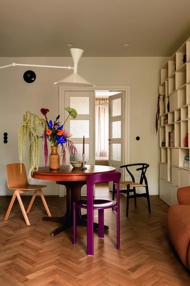 Przedwojenna kamienica na nowo: ikony designu i warszawskie gorseciki