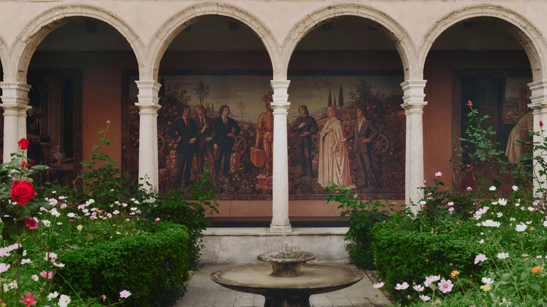 Gucci Memoria: 105 lat mody w renesansowych krużgankach Mediolanu