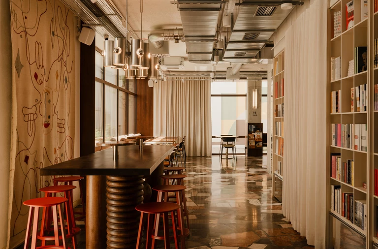 Nowy rozdział modernistycznego Domu Książki w Poznaniu według OYKA Studio