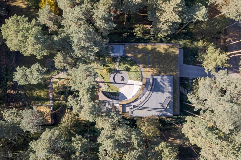 Dom z Polaną. Leśna willa od 77Studio Architektury