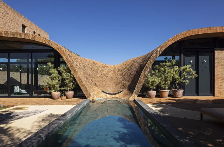 Pasywny dom z trójkątem w roli głównej 