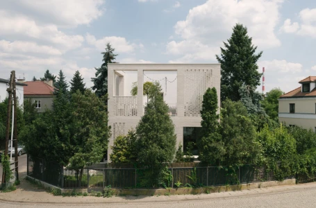"Kostka" na 5 sposobów. Metamorfozy domów z czasów PRL 