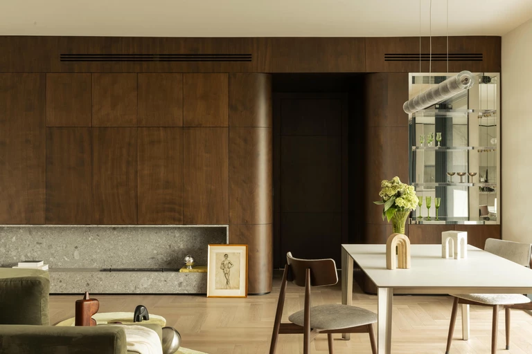 Materiały jako fundament kompozycji. Eleganckie mieszkanie projektu Studio Latino