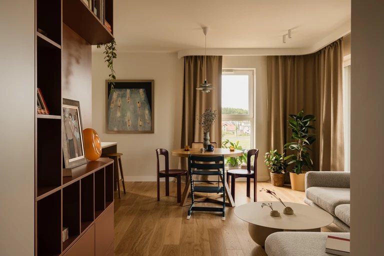 Sprytne rozwiązania na tle minimalistycznej bazy. 90 m2 w Gdyni